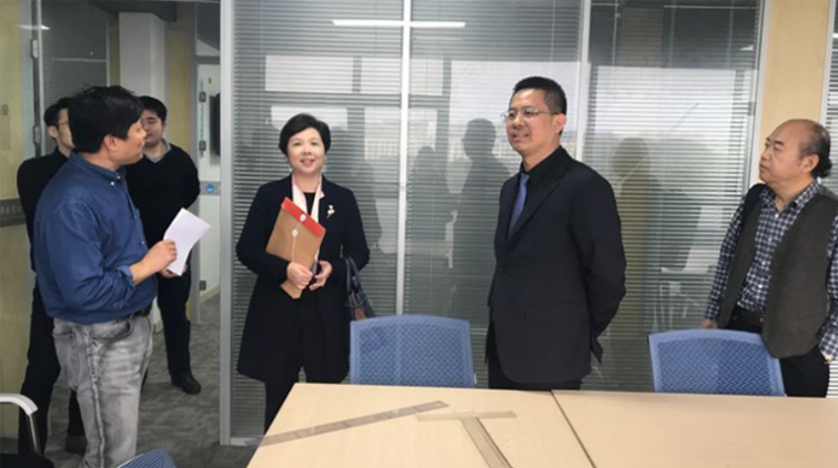 李德峰一行參觀環藝室 李德峰一行參觀環藝室