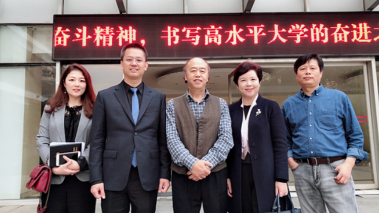 李德峰一行出發 李德峰一行出發